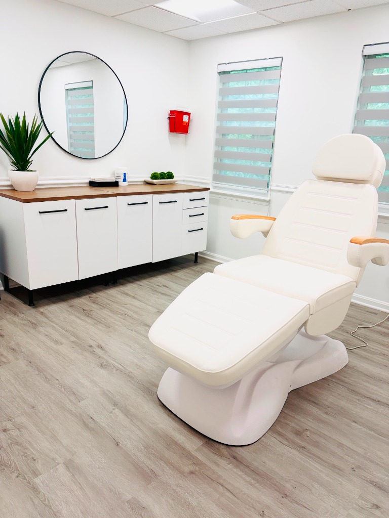 A bright private treatment room at GloVive